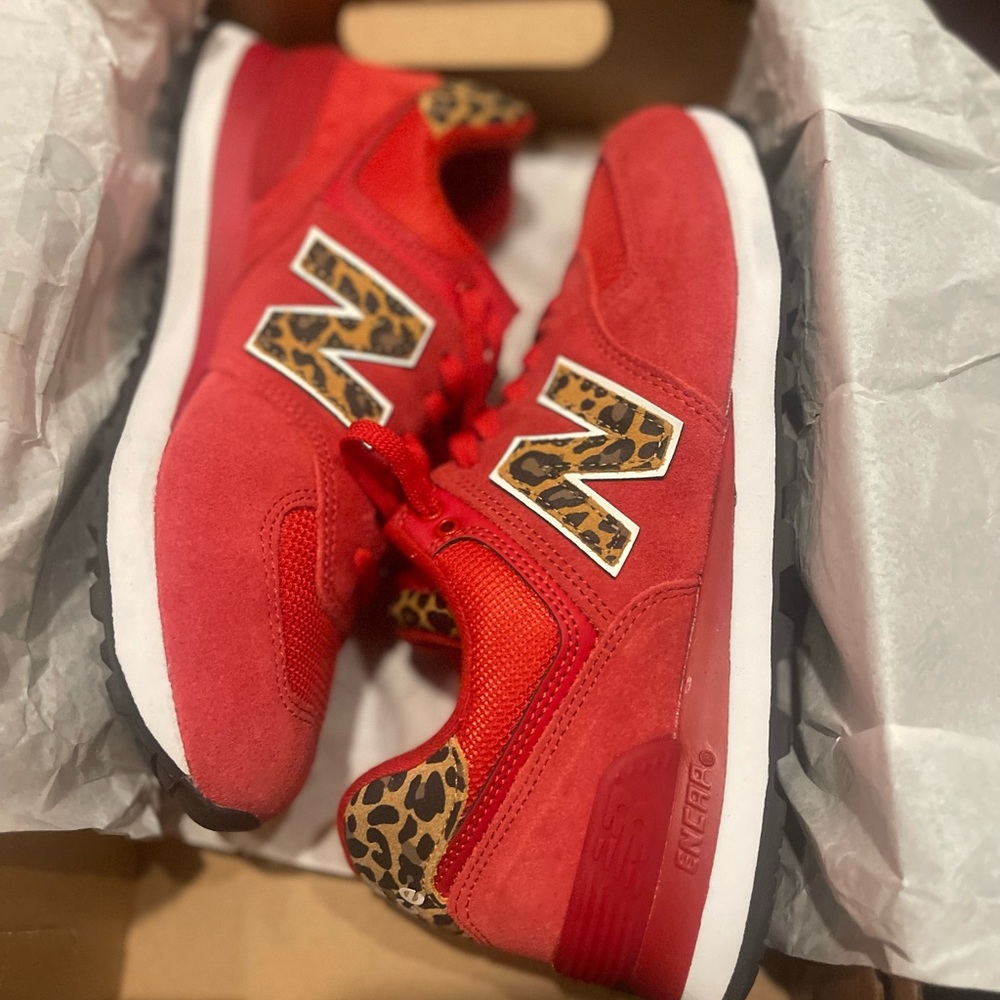 New Balance Women’s sz 7.5- great used condition!!!
